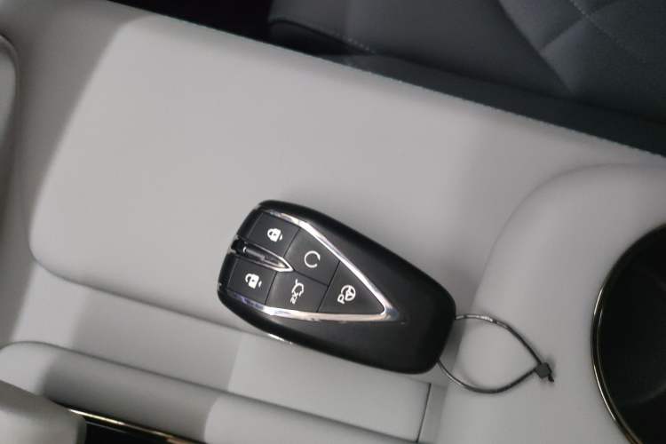 Used CHANGAN UNI-Z New Energy 2024 Blue Whale Smart Electric iDD 125km Excellence Model Interior 1