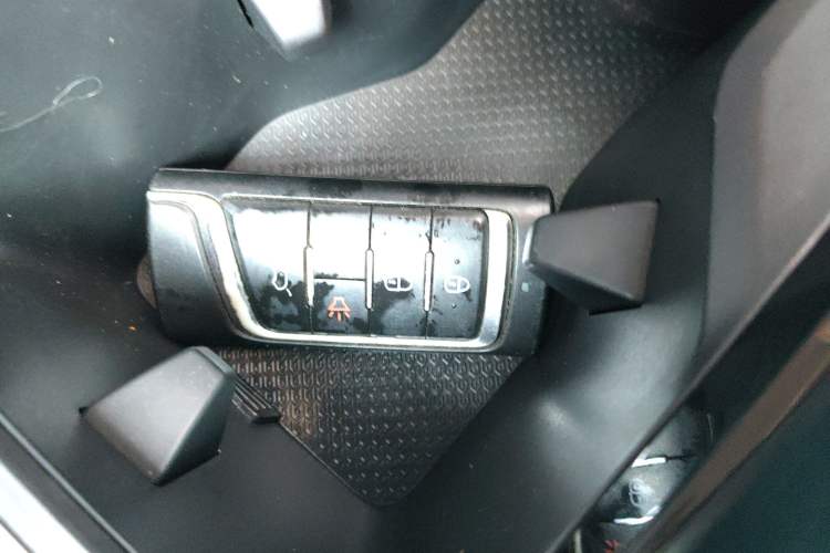 Used GAC Trumpchi GS8 2020 390T Two-Wheel Drive Luxury Smart Connectivity Version (7 Seats) Vehicle Key