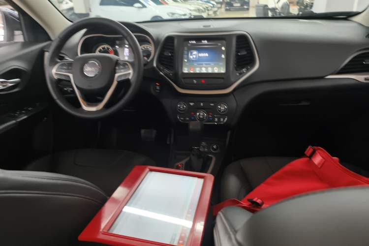 Used Jeep Cherokee 2016 2.0L Superior Edition