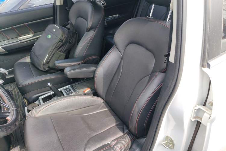 Used Haval H6 2015 Upgraded Model 1.5T Manual Two-Wheel Drive Elite Version Left Front Seat