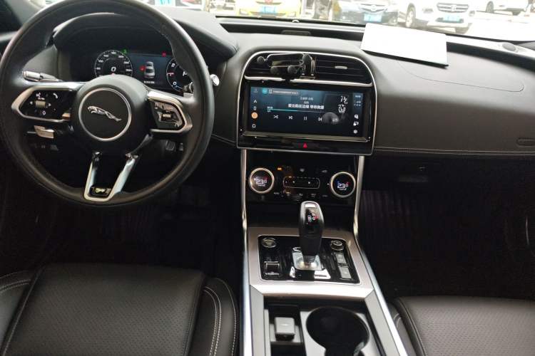 Used Jaguar XEL 2021 2.0T 250 PS R-DYNAMIC S Advanced Sport Edition Center Console