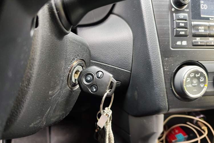 Used Subaru Forester 2014 2.0i Automatic Luxury Edition Vehicle Key