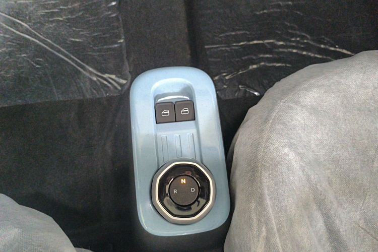 Used Geely Galaxy Panda 2024 Panda Mini 200km Endurance Bear Gear Lever