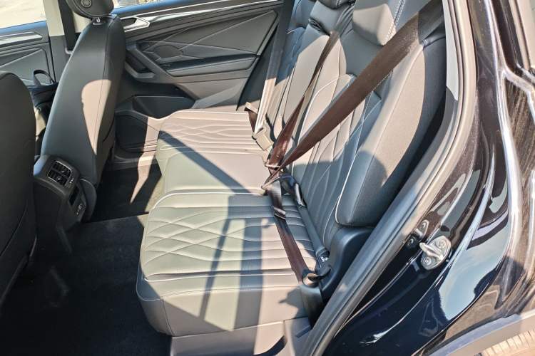 Used Volkswagen Tiguan L New Energy 2023 430 PHEV Plug-in Hybrid Prestige Edition Left Rear Seat