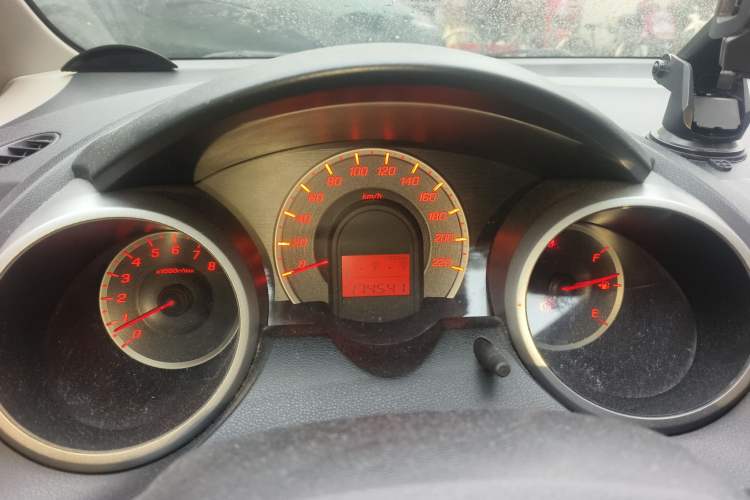 Used Honda Fit 2011 1.5L manual luxury version
