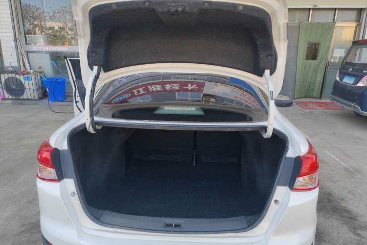 Used Nissan Lannia 2019 1.6L CVT Cool Edition China VI Trunk