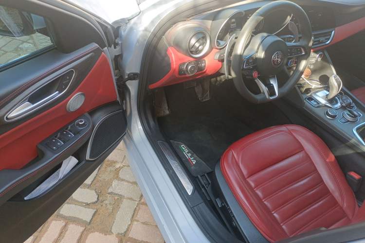 Used Alfa Romeo Giulia 2020 2.0T 280HP VIRTU Limited Edition Driver Seat