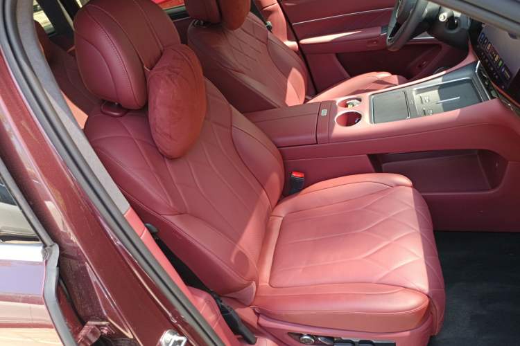 Used Hima AITO M8 2025 Extended-Range Ultra Version 53.4 kWh 5-Seater Edition Right Front Seat