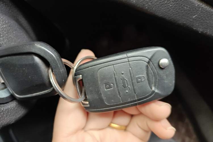 Used Wuling Hongguang 2021 1.5L Revised S Base Version with Electric Power Steering LAR Vehicle Key