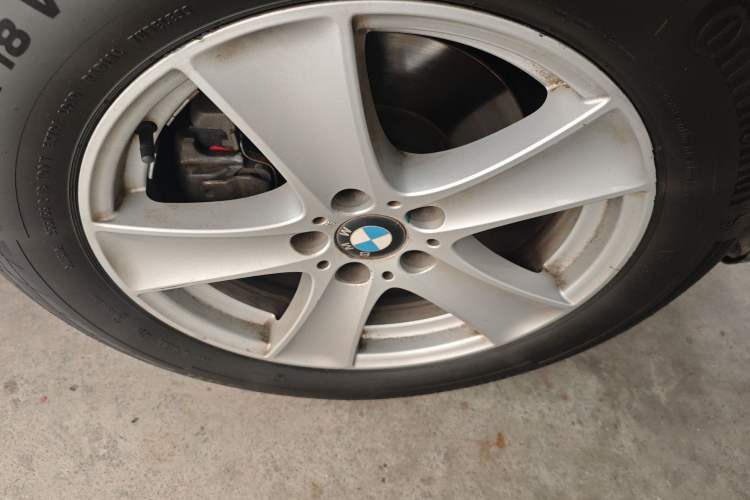 Used BMW X5 2011 xDrive35i Leading Model Right Front Wheel Hub