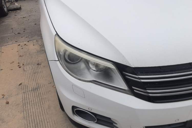 Used Volkswagen Tiguan 2010 2.0 TSI Automatic All-Wheel Drive Flagship Edition Right Front Headlight