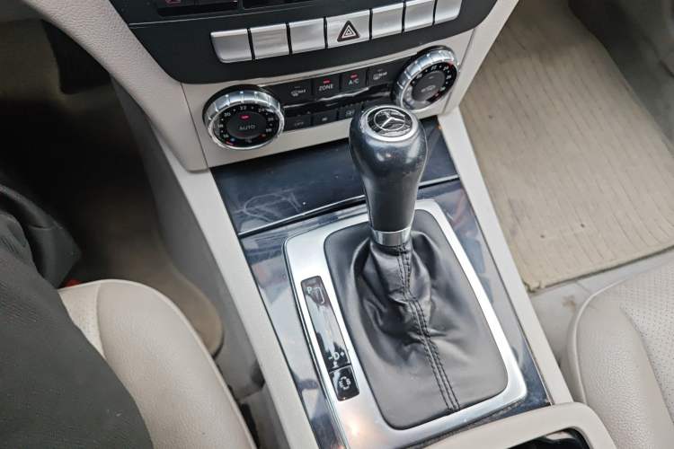 Used Mercedes-Benz C-Class 2011 C 180K Classic model