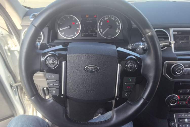 Used Land Rover Discovery 2016 3.0 SC Obsidian Black Heritage Edition HSE Steering Wheel