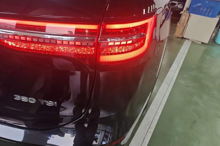 Used Volkswagen Viloran 2020 380TSI Prestige Edition
