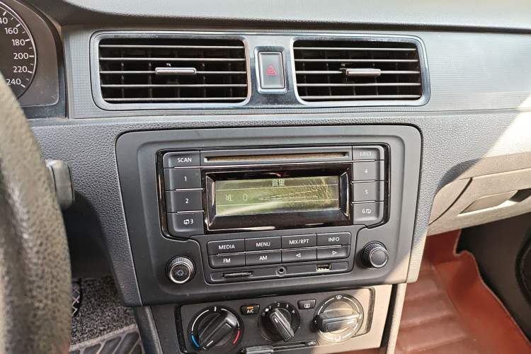 Used Volkswagen Santana 2013 1.4L Manual Fashion Edition
