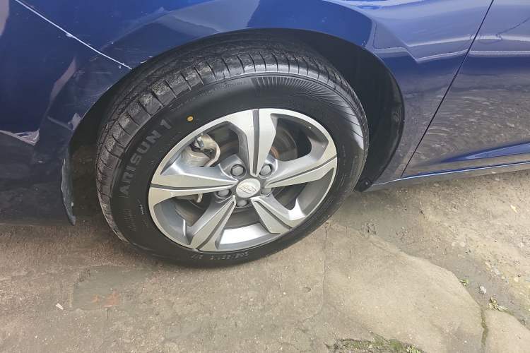 Used Geely Auto Emgrand GL 2018 1.4T DCT Elite Smart Connectivity Version Left Front Wheel Hub