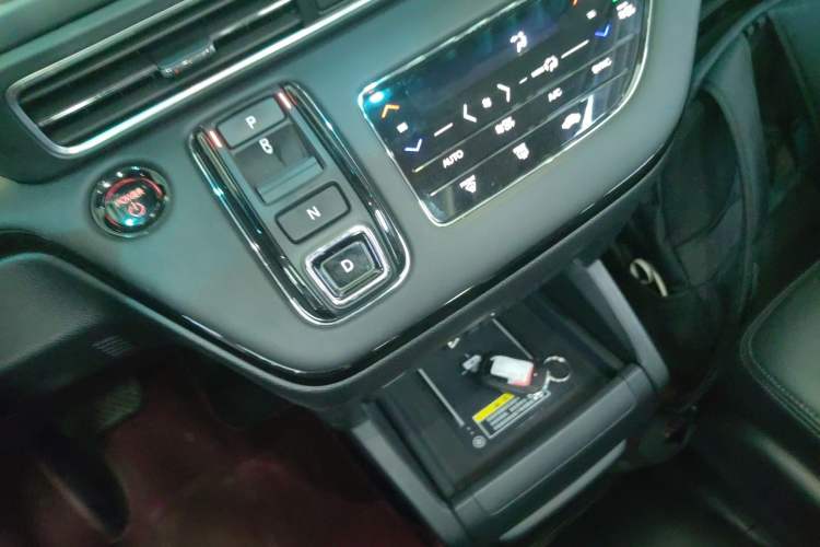 Used Honda Elysion 2024 2.0L eHEV Luxury Edition Gear Lever