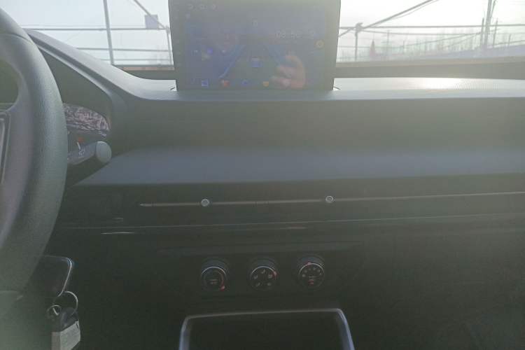 Used Wuling Alvez 2022 1.5L Manual Free-Style Model
