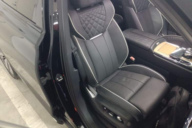 Used Hongqi E-HS9 2022 660 km Range Flagway Edition Six Seats Right Front Seat