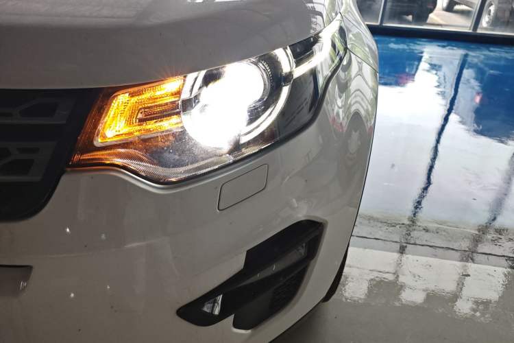 Used Land Rover Discovery Sport 2019 240 PS SE Version China VI Standard Left Front Headlight