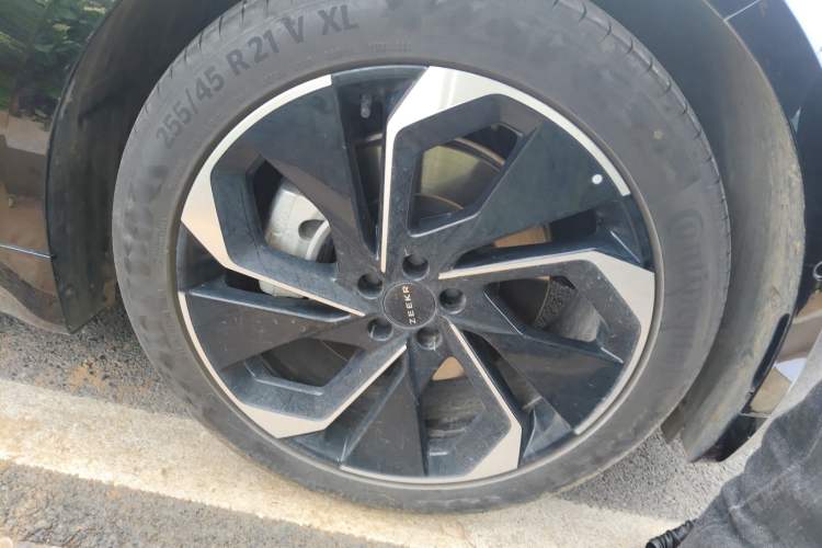 Used Zeekr 001 2023 WE Edition 100 kWh Right Front Wheel Hub