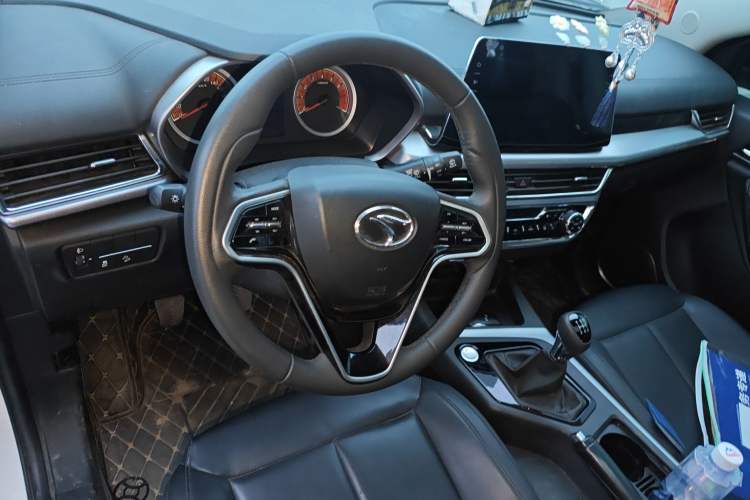 Used Soueast DX5 2021 1.5L Manual Deluxe Upgrade Version
