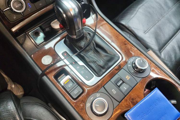 Used Volkswagen Touareg 2011 3.0 TDI Diesel Comfort Version Gear Lever