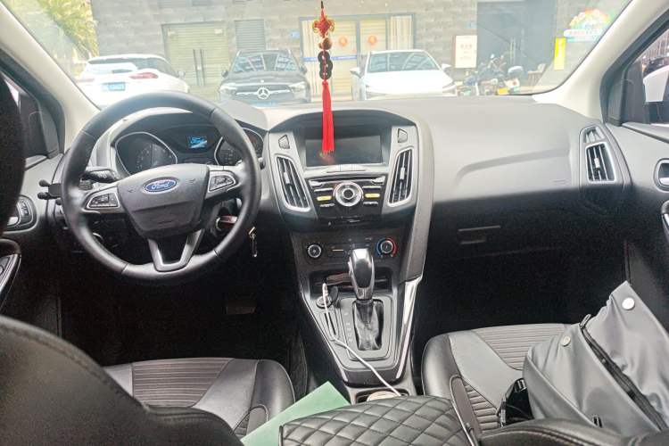 Used Ford Focus 2017 Sedan 1.6L Automatic Fashion Edition Smart Drive Version Center Console