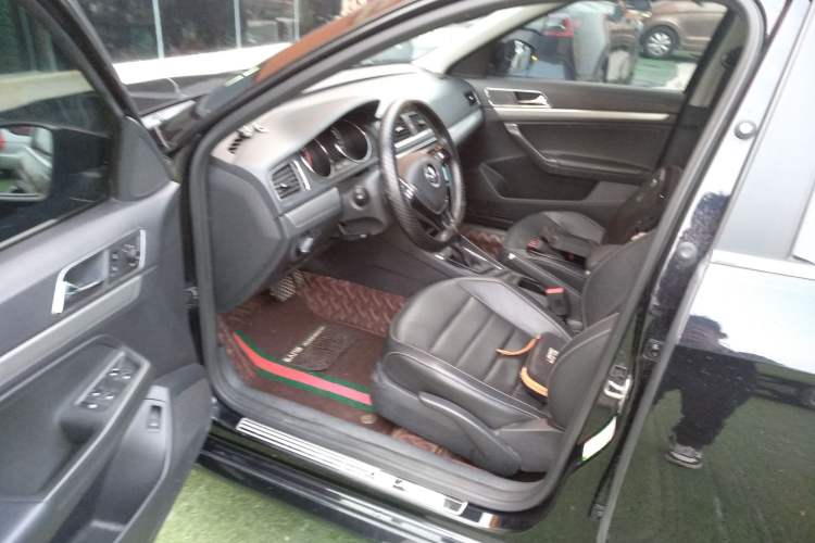 Used Volkswagen Lavida 2017 1.6L Automatic Comfort Edition
