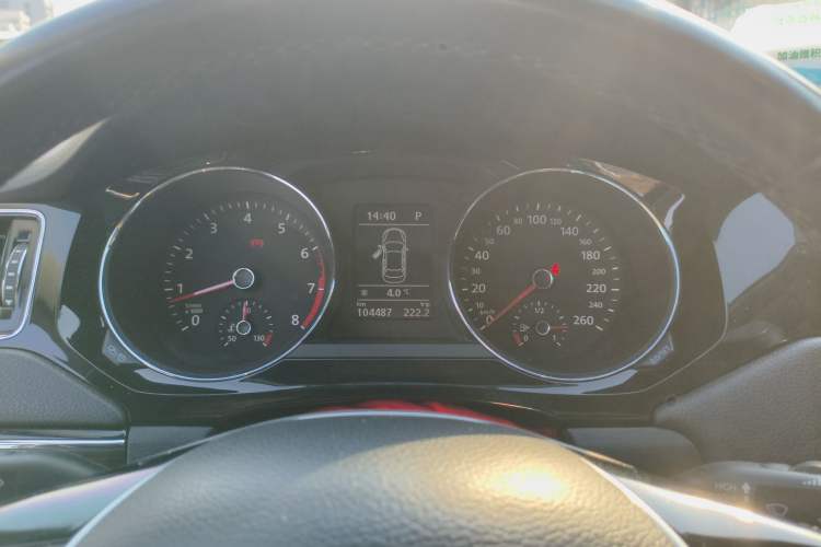 Used Volkswagen Sagitar 2015 230TSI Automatic Luxury Model Instrument Cluster