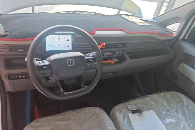 Used Farizon Xingxiang V 2025 Xingxiang V7E Smart Edition, Ewei 51.52 kWh Center Console