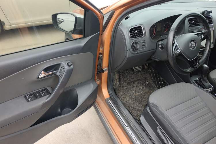 Used Volkswagen Polo 2016 1.6L Cross Polo Automatic Driver Seat