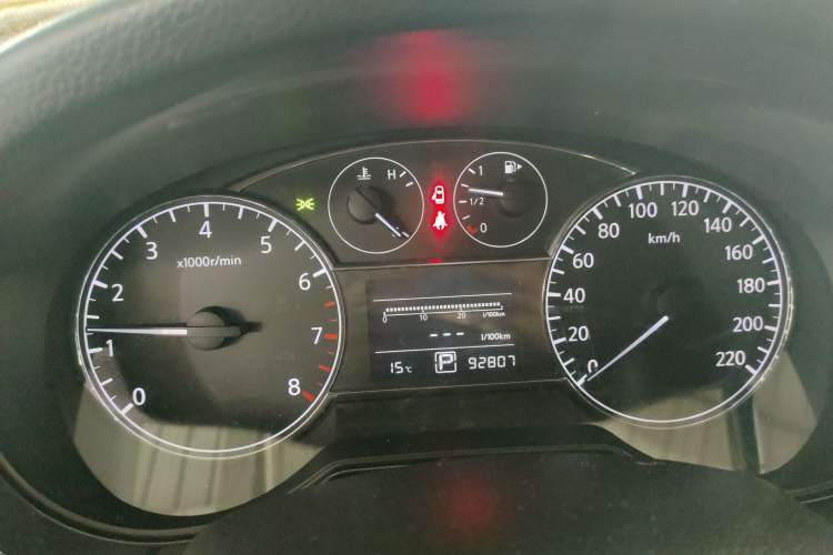 Used Nissan Tiida 2014 1.6L CVT Cool Cafe Edition
