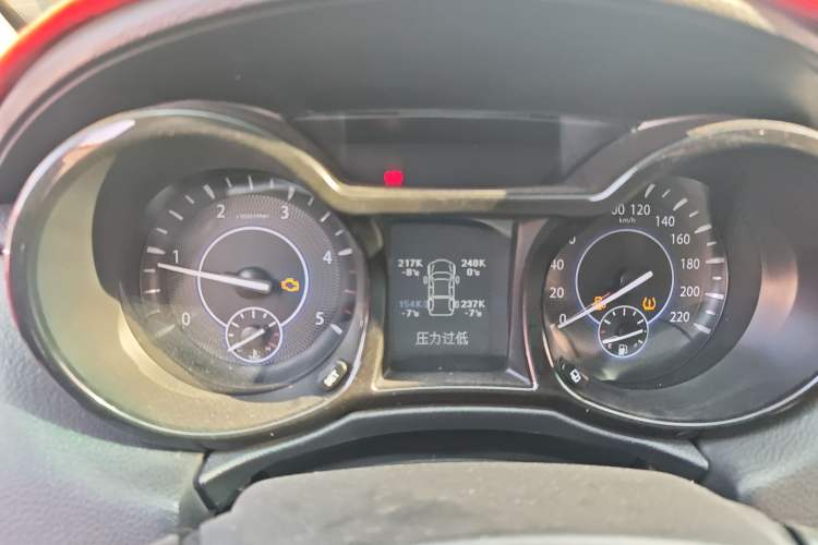 Used JMC Yuhu 3 2018 2.5T Diesel Two-Wheel Drive Advanced Version Standard Wheelbase
