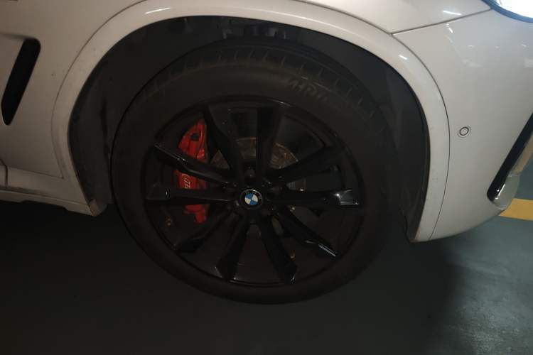 Used BMW X3 2022 Second Facelift xDrive30i Luxury Edition M Night Sky Package Right Front Wheel Hub