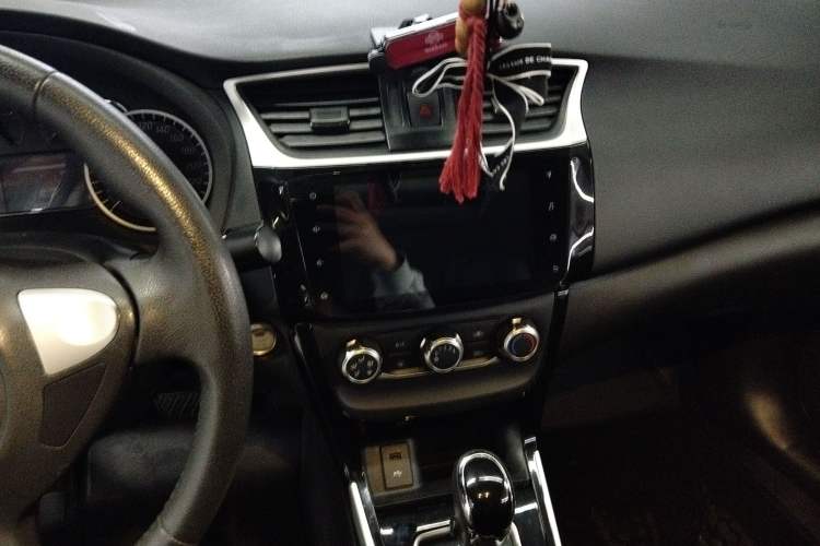 Used Nissan Sylphy 2019 1.6XV CVT Smart Connect Luxury Edition China VI Standard Audio And AC Panel