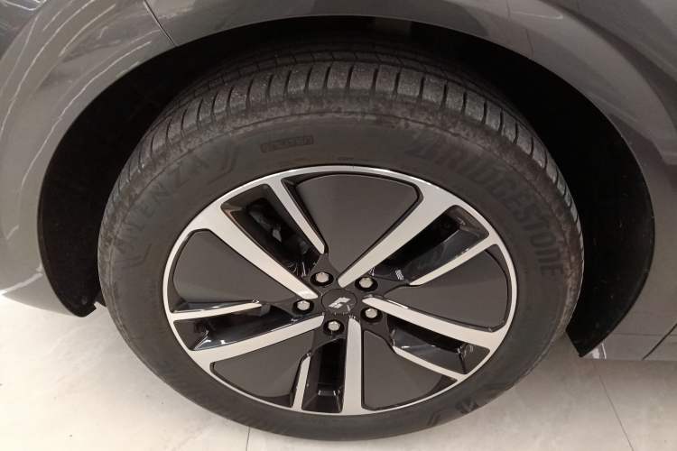 Used Li Auto L6 2024 Pro Model Left Front Wheel Hub