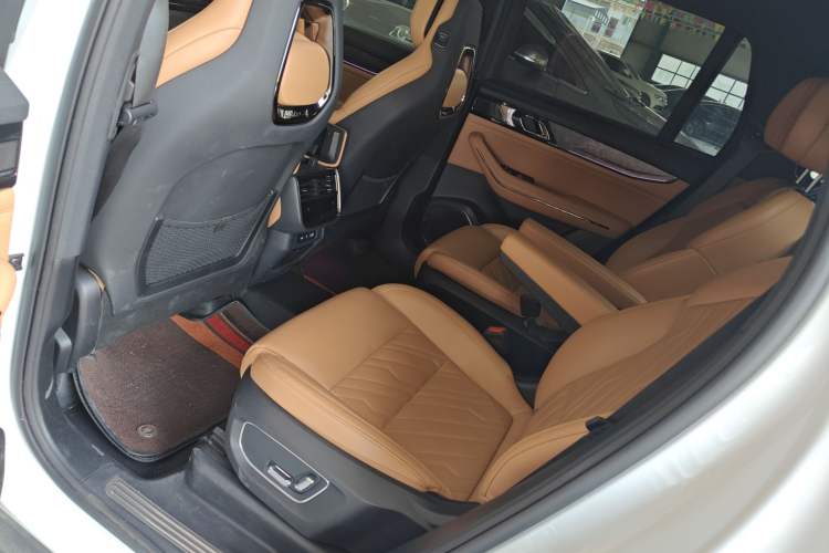 Used Lynk & Co 09 2021 2.0T Halo Six-Seater