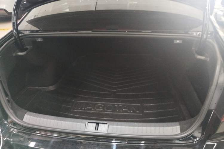 Used Volkswagen Magotan 2023 2 Million Units Limited Edition 330TSI DSG Leading Version Trunk