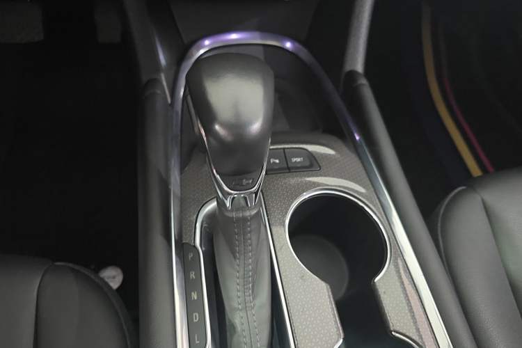 Used Chevrolet Malibu XL 2022 535T Automatic Sport Edition Gear Lever