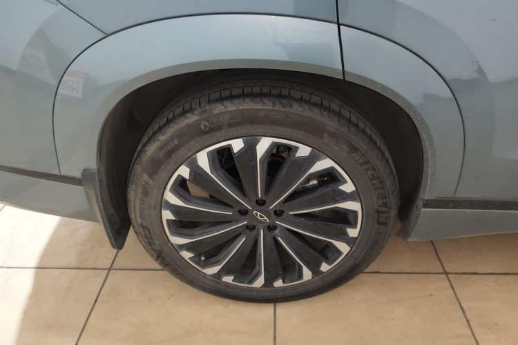 Used Chery Tiggo 9 2023 2.0T Dual-Clutch Two-Wheel Drive Prestige Version 5 Seats Right Rear Wheel Hub