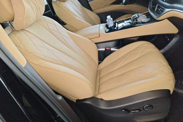 Used Denza D9 2025 DM-i Intelligent Drive 1020 Four-Wheel Drive Prestige Model Right Front Seat