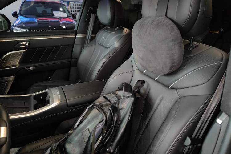 Used ONVO Luxeed L90 2025 Model—Ultra Six-Seater Version
