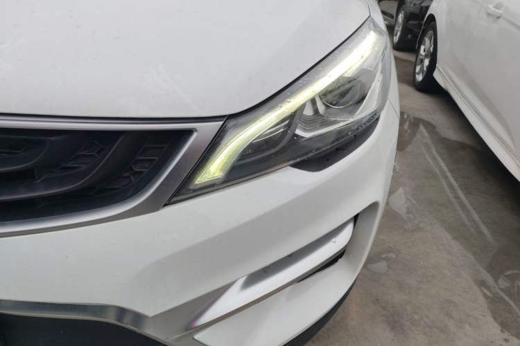 Used Geely Auto Emgrand GS 2016 Sport Edition 1.3T Automatic LingShang Model Left Front Headlight