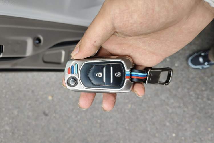 Used SAIC MAXUS G10 2016 2.0T Automatic Elite Edition
