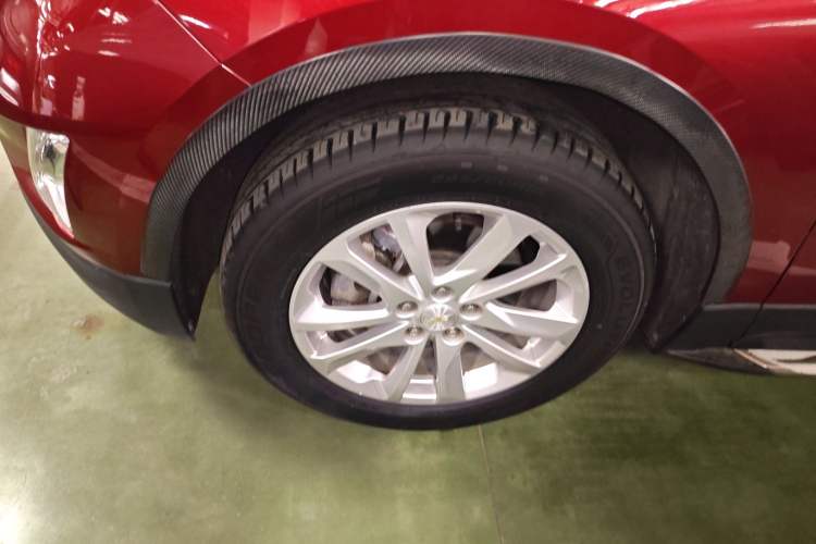 Used Chevrolet Equinox 2017 550T Automatic All-Wheel-Drive Top-Tier Version Exterior 4