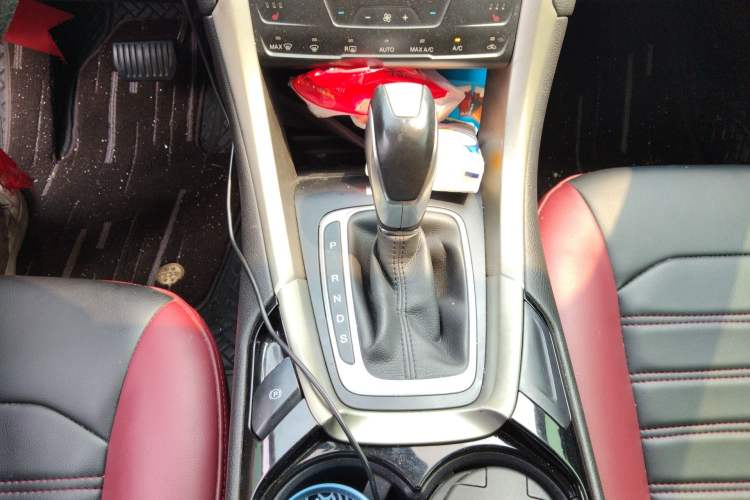 Used Ford Mondeo 2013 2.0L GTDi 200 Luxury Model Gear Lever