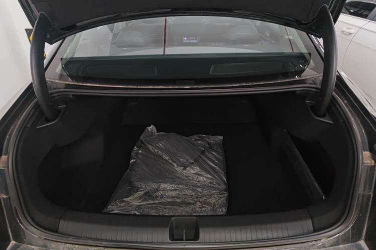 Used Volkswagen Magotan 2024 380TSI DSG Prestige Edition DaMai Package Trunk