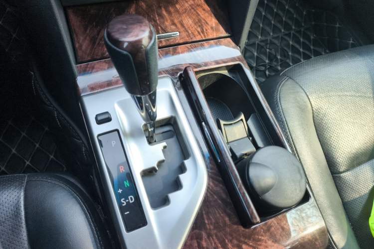 Used Toyota Camry 2015 2.0G Premier Edition Gear Lever