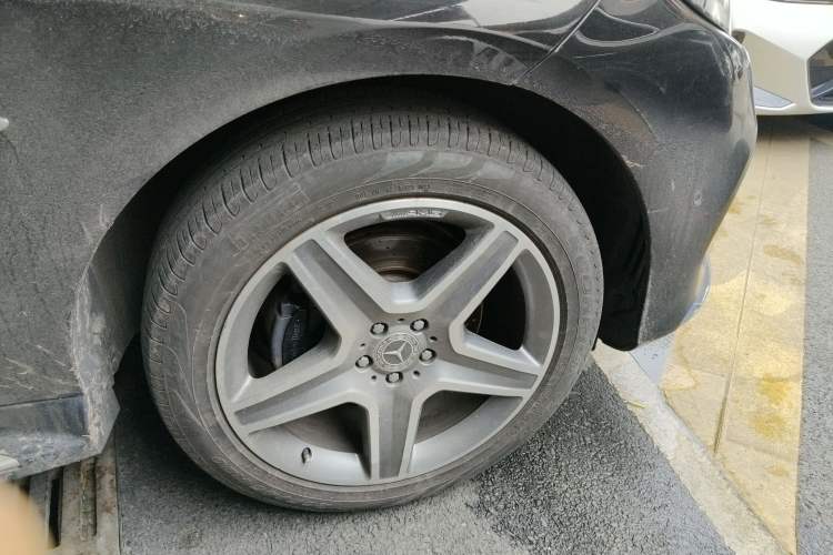 Used Mercedes-Benz GLE 2018 GLE 400 4MATIC Exclusive Edition Right Rear Wheel Hub